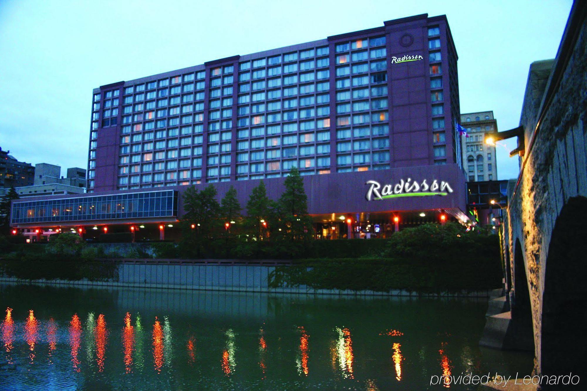 Rochester Riverside Hotel ภายนอก รูปภาพ